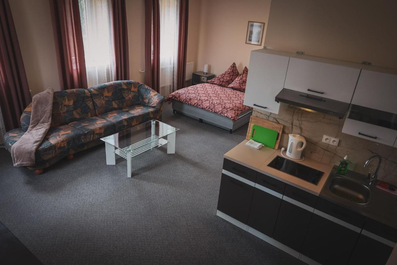 Hotel Apartment Faraon Rumburk Extérieur photo