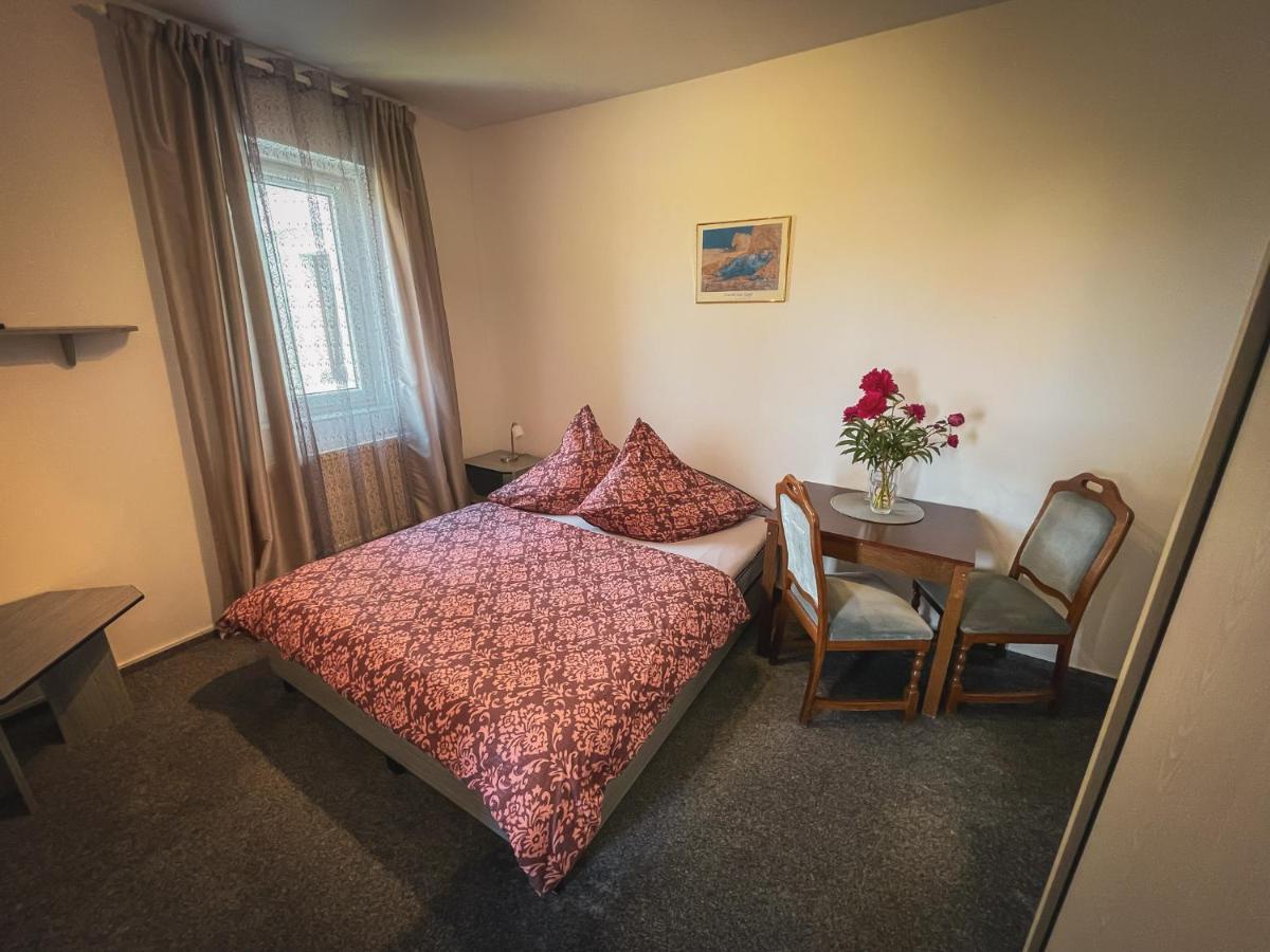 Hotel Apartment Faraon Rumburk Extérieur photo