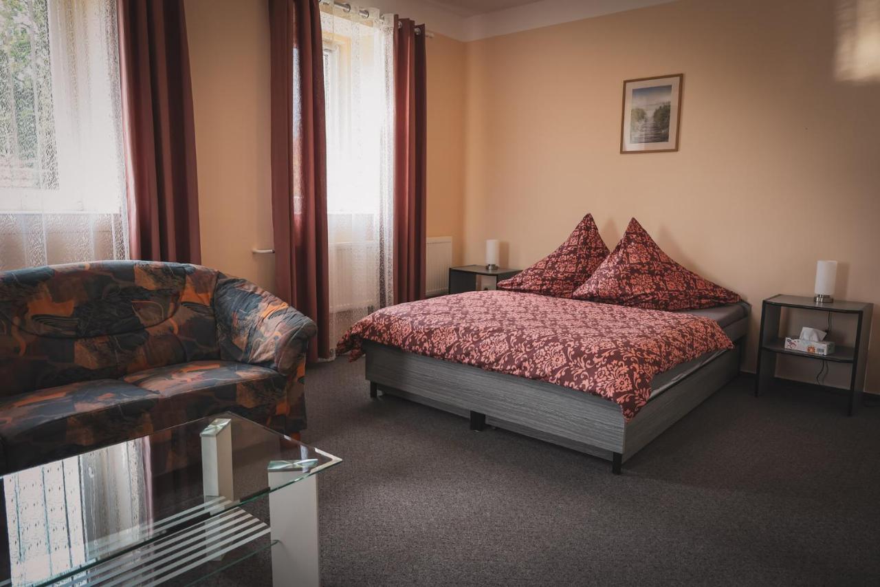 Hotel Apartment Faraon Rumburk Extérieur photo
