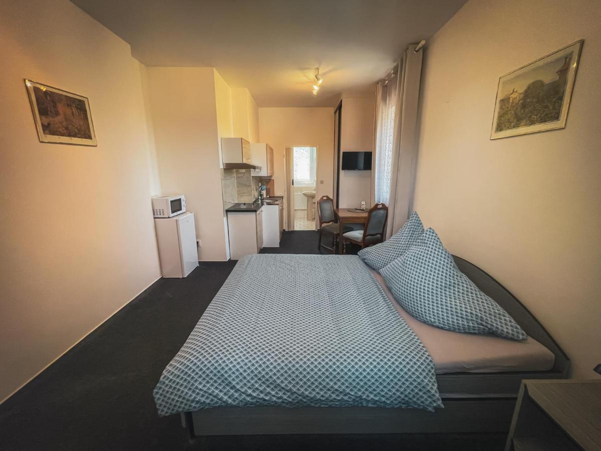 Hotel Apartment Faraon Rumburk Extérieur photo